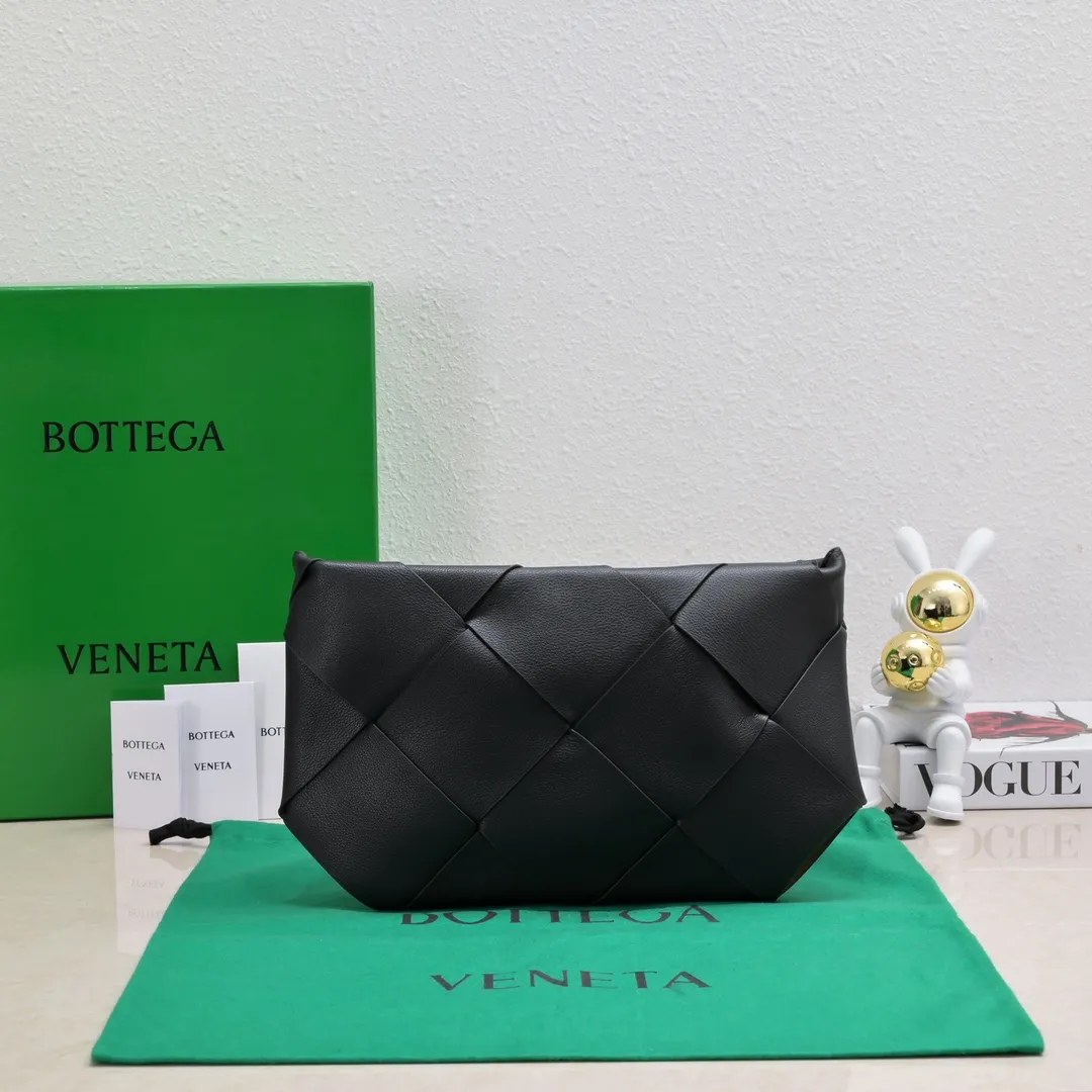 B's new lightweight shape-changing design handbag, suitable for both men and women, suitable for daily use, from small woven to large woven, simple and easy to wear, the leather has the best feel, a worth buying item, size 35*19*1cm [6689#]